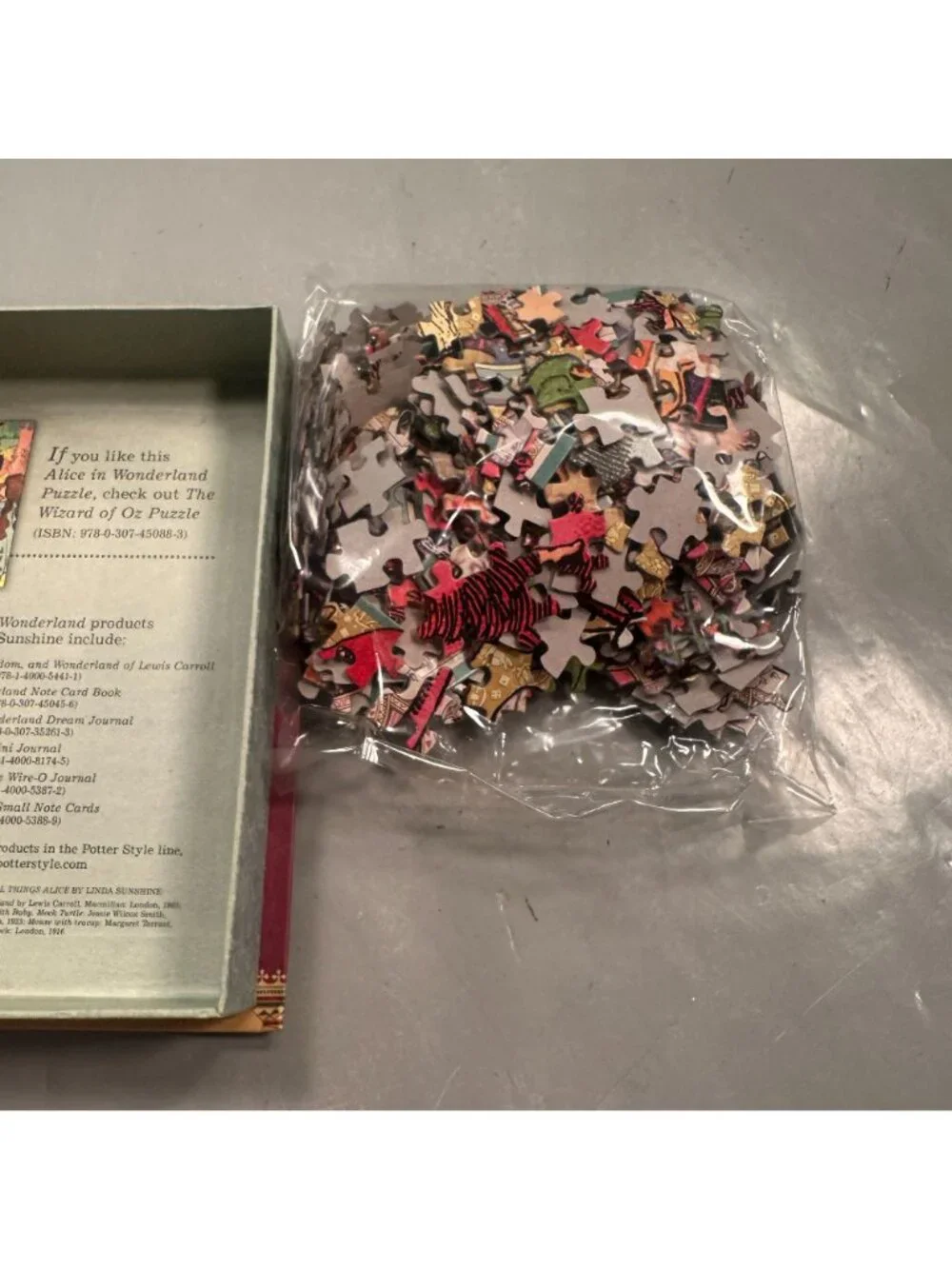 Alice In Wonderland 500 Piece Jigsaw Puzzle Book Queen Cheshire Potter Style